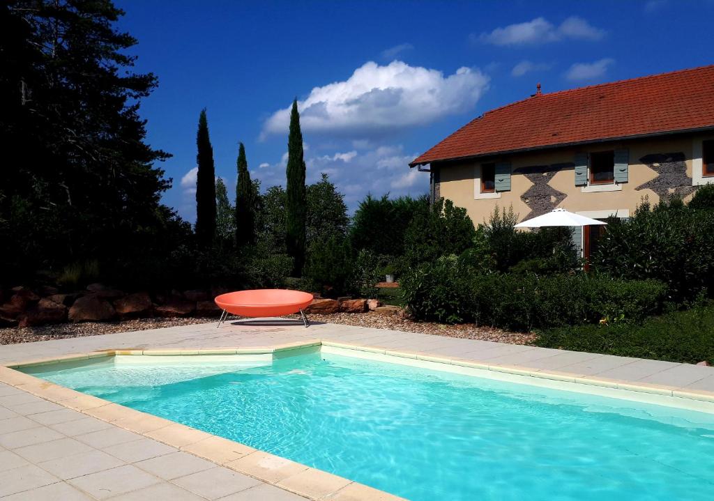 Maison de vacances Le Cuvage - 4 Person Barn Apartment - Large Pool 'Le Cuvage' 1508 Chemin Treve Raison 42120 Perreux