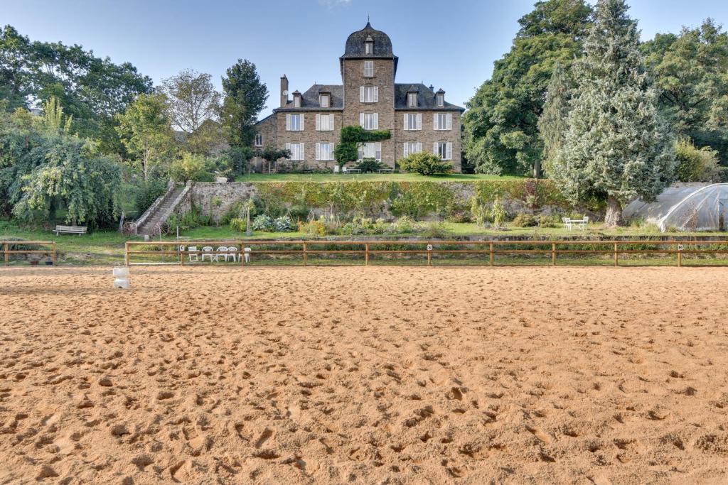 Maison de vacances Le Domaine de Linars - L'Aile du Château Linars 12430 Le Truel
