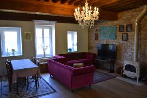 Maison de vacances Le Figuier, Large house with pool, gym & separate gite 2 Chemin de l'Abrevoir 71460 Saint-Ythaire Bourgogne