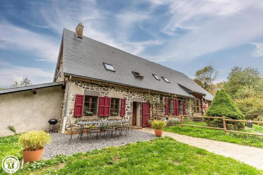 Le Gîte du bout du Monde Auvergne Rue du château - lieu dit champlaurent, 63210 Saint-Pierre-Roche