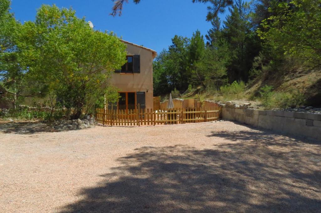 Maison de vacances Le gite du grand cèdre - proche des gorges du Verdon 45 chemin de Roumpe Cuou 04500 Allemagne-en-Provence