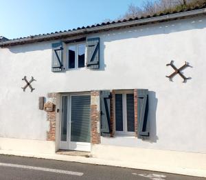 Le Gîte du Puy et son jardin au bord de l'eau
