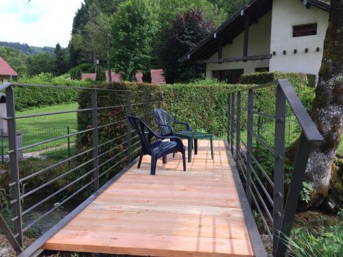 Le grand gîte de la Doye Franche Comte bord rivière Lizon