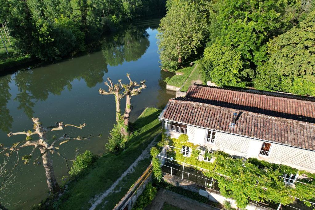 Maison de vacances Le Gué Renard-un Balcon Sur La Charente 10 Place du Gué Renard 16200 Jarnac