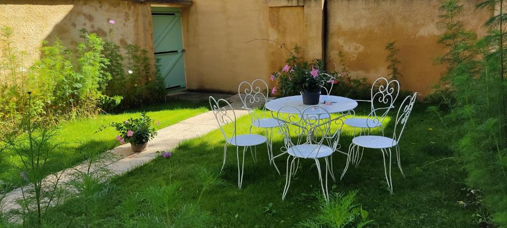 Maison de vacances Le Jardin de Sophie, Maison de vacances 14 Rue des Jardins 58200 Cosne-Cours-sur-Loire