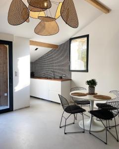 Maison de vacances Le Lodge du Chêne, Gîte avec SPA classé 3 étoiles 4 Route du Stade 86380 Vendeuvre-du-Poitou -1