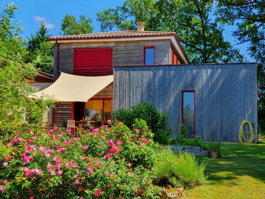 Le Milan Maison de standing avec sa piscine chauffée proche de Sarlat 194 Route des Fontainiers, 24370 Prats-de-Carlux