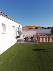 LE MOUSSE Maison avec piscine/parking/wifi/plages 5kms