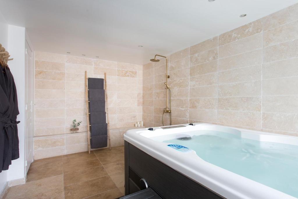 Le Nalan Orrygeois - Jacuzzi - Sauna - proche Parc Asterix et CDG 2 rue de la chapelle, 60560 Orry-la-Ville