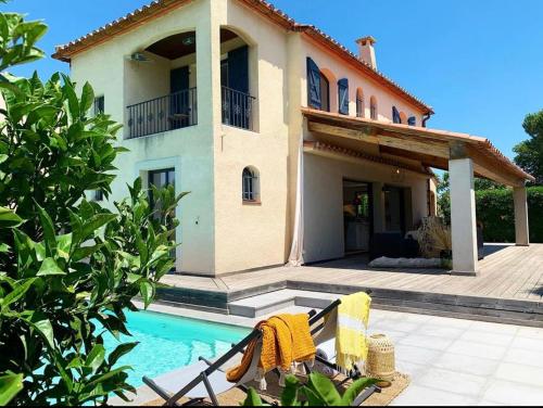 Le Petit Bali Spacieuse Villa pour 8 avec Piscine