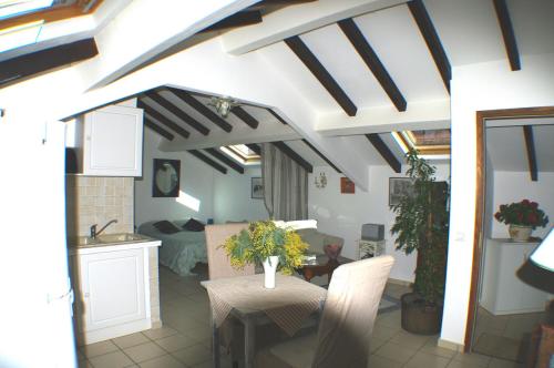 Appartement Maison de vacances Le Petit Nid d'Amour Poggio meublé Tourisme 3 étoiles Hameau de poggio Santa-Lucia-di-Tallano