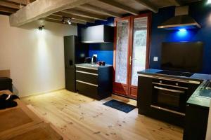Le Pidro - A family house with private stream and woodland