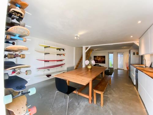 Le rêve en bord d'océan, planches de surf inclues!