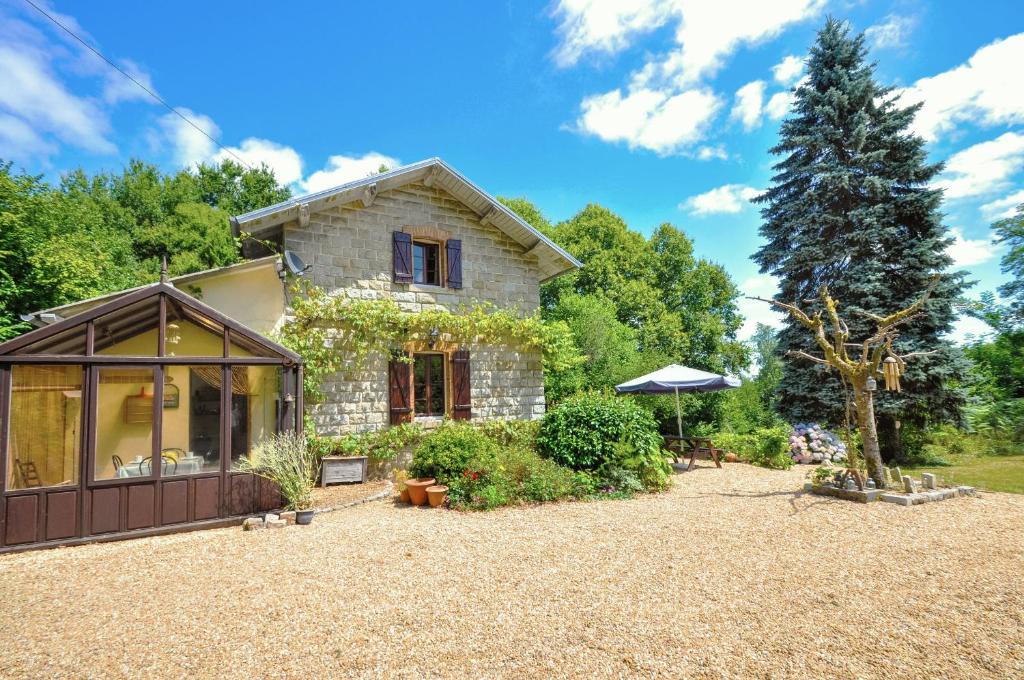 Maison de vacances Le Seigneur des Bois  87230 Bussière-Galant