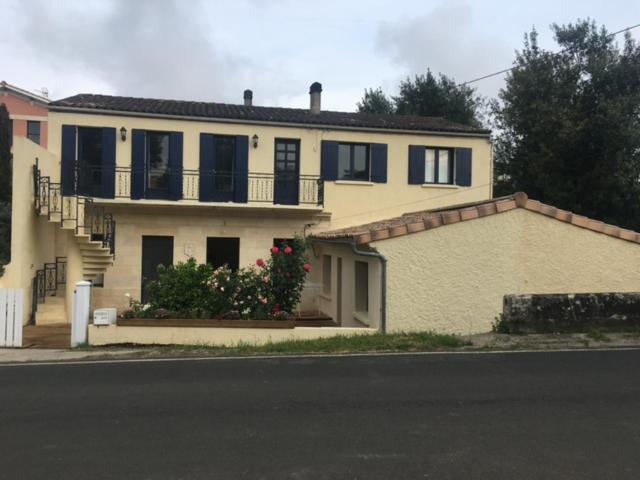 Maison de vacances LE TERTRE CAMILLAC 14 Camillac 33710 Saint-Seurin-de-Bourg