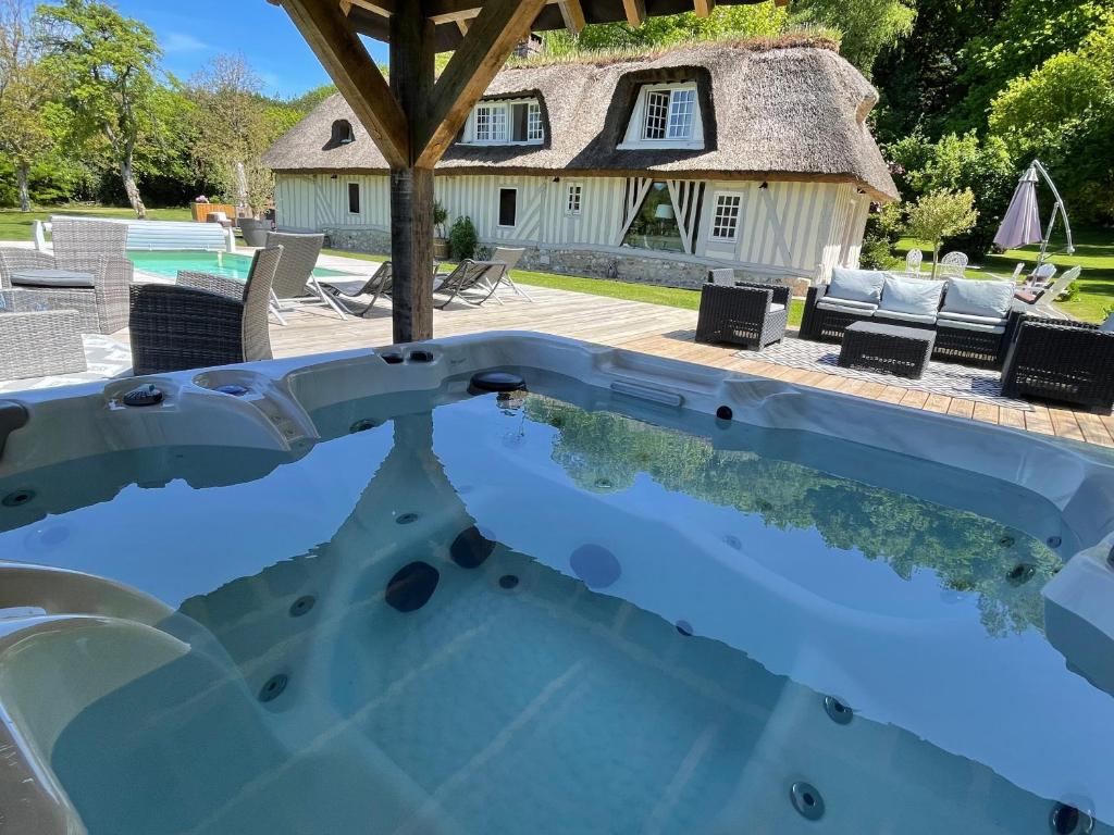 Maison de vacances LES 2 CHAUMIÈRES Piscine & Spa 34 Le Gros Chêne 14600 Ablon