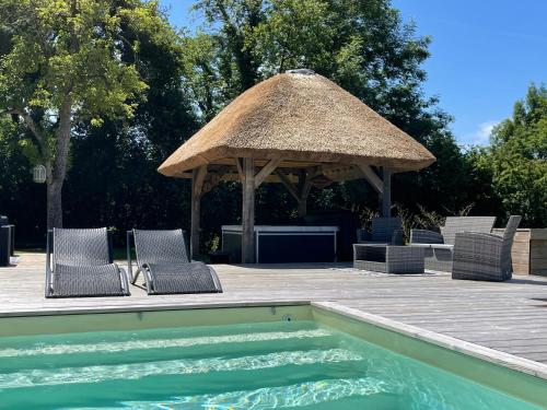 LES 2 CHAUMIÈRES Piscine & Spa