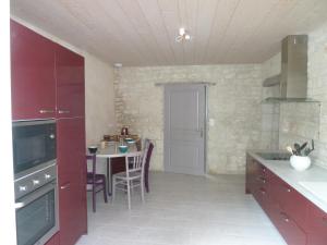 Maison de vacances LES 3 PETITS COCHONS 6 rue chemin vert 86200 Le Bouchet -1