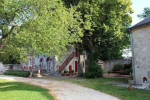 Les écuries du Château de Jallanges pour 19 personnes avec 7 chambres