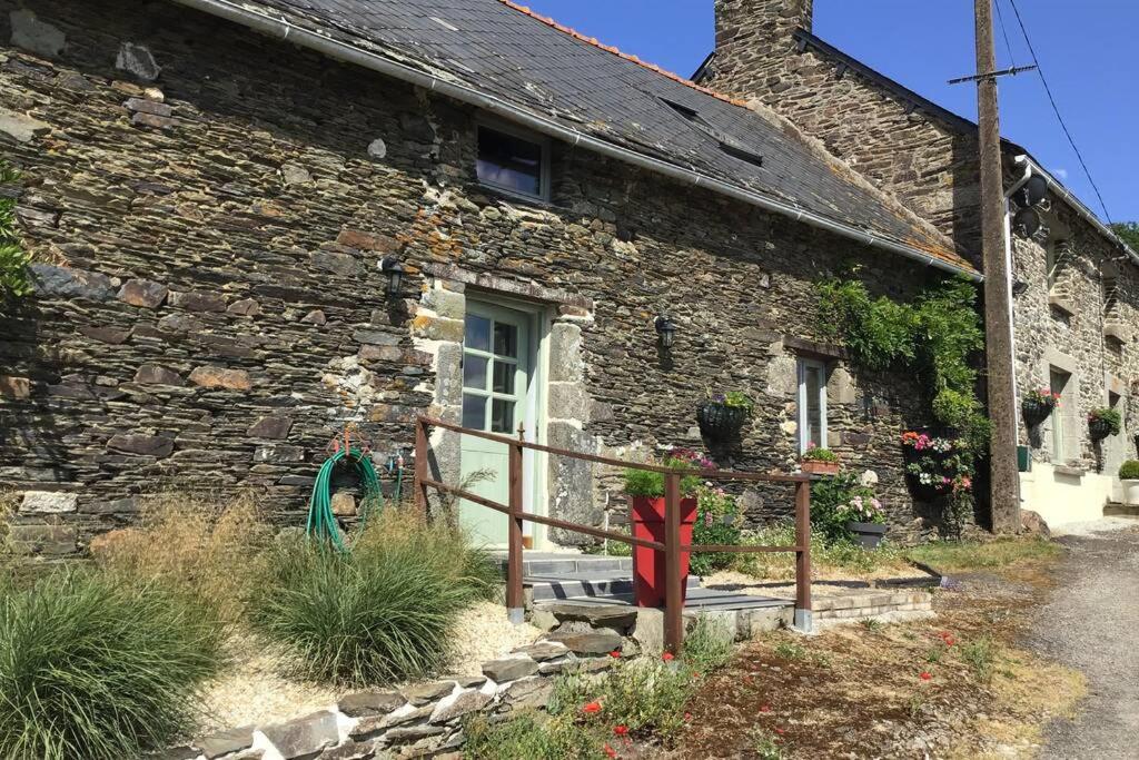 Les Ecuries is a modern renovated barn Leïn ar Voten, 22570 Laniscat