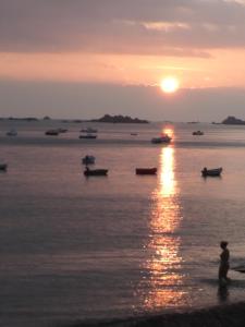 Les îles, le bourg, la plage