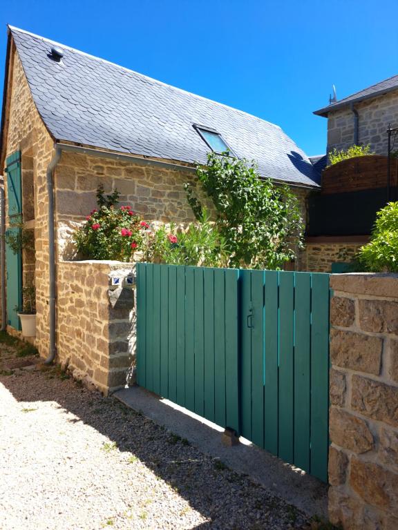 Maison de vacances Les Inseparables 5 Place du Griffoul 12310 Sévérac-lʼÉglise