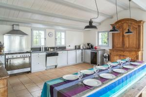 Les Joublanchas Maison familiale mer et campagne pour 16