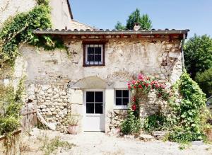 Maison de vacances Les pieds dans l'eau- gîte l'Estancot-plage privée 145B chemin de romezon 26400 Blacons Rhône-Alpes