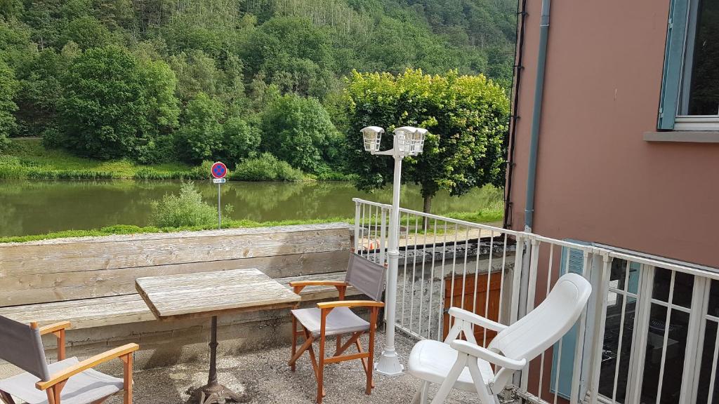 Maison de vacances LES QUAIS DE MEUSE 63 Quai Edgard Quinet 08500 Revin