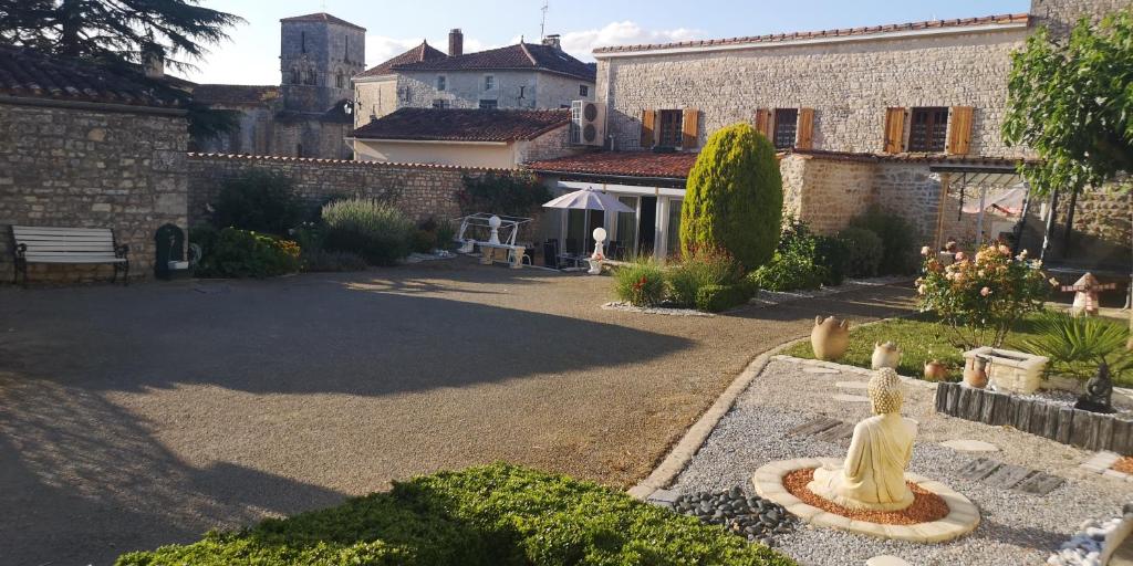 Maison de vacances Les Quatre Saisons 1 Rue de Neufgrange 16230 Saint-Angeau