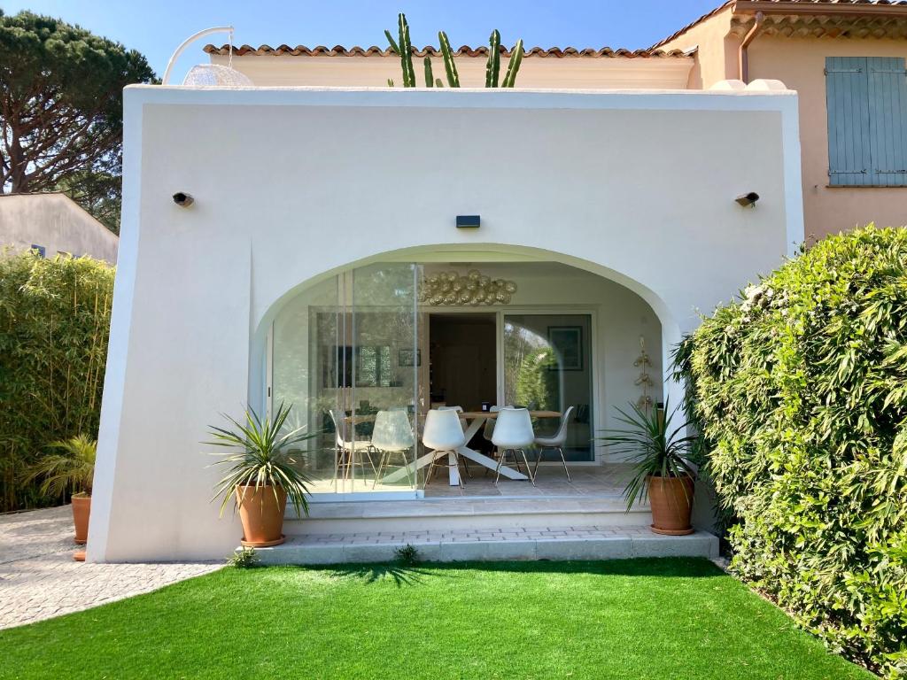*Les Restanques Maison des chênes 3 chambres* 1113 Route de Bardasse, 83310 Grimaud
