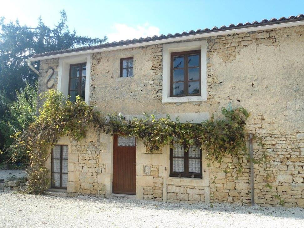 Maison de vacances Les Rossignal Le Grand Lieu 16240 Villiers-le-Roux