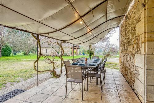 [Les Tourterelles] : grand gîte de charme piscine