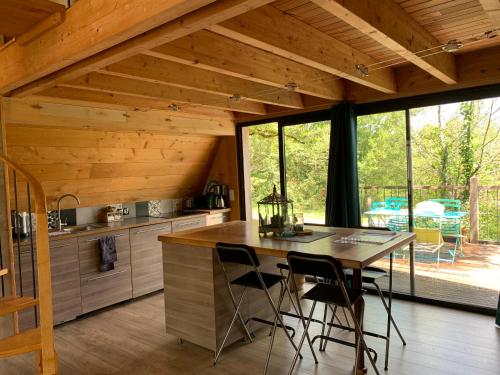 Les Trigones du Causse - Maison Insolite avec accès piscine libre indépendant