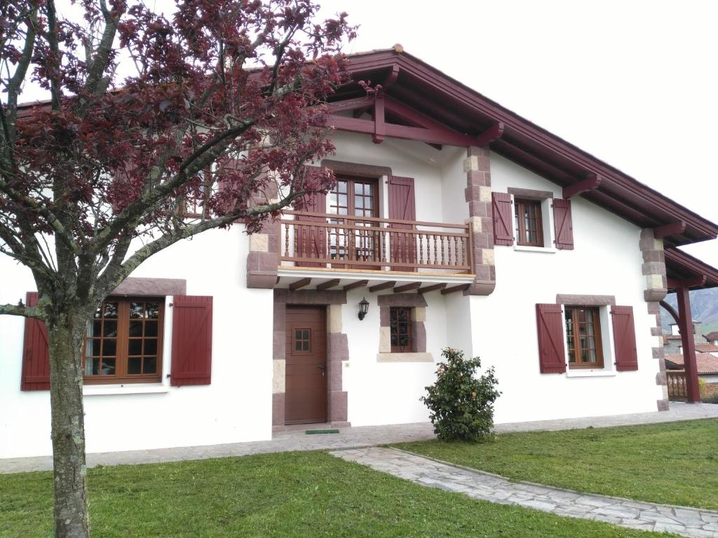 Maison de vacances Location d'une maison typique du Pays Basque Elgamutche 64220 Caro