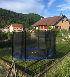 Location DEMI MAISON a 300M de la base de loisirs et piste cyclable au dessus de la maison