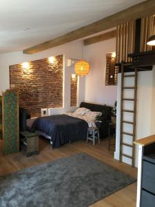 Location loft d'artiste dans village pittoresque
