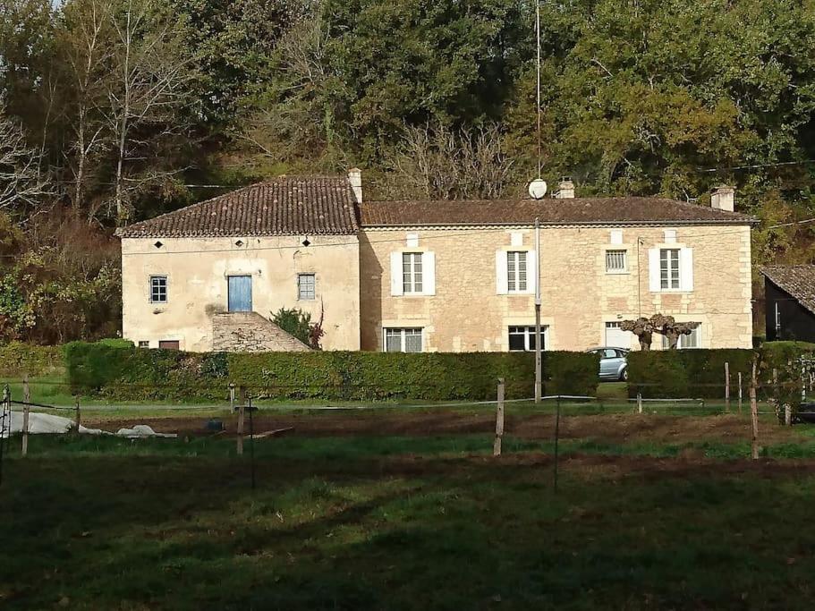 Location meublée au milieu d'un écrin de verdure Aux vieux fours 520 rue du lisos La tuilerie, 33190 Noaillac