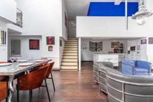 Loft d artiste au coeur du quartier Zola