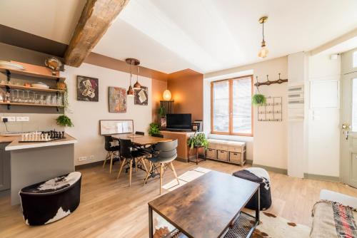 Logement artiste entier centre village