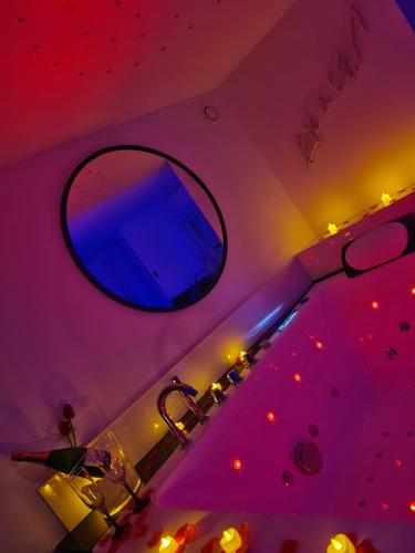 Logement cocooning avec jacuzzi et sauna privatifs