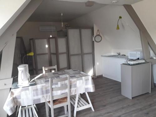 Logement indépendant avec piscine couverte