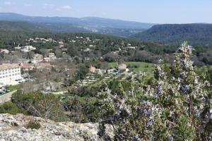 Logement indépendant, Quartier calme, Haut Var