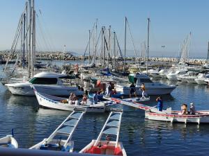 Logement indépendant, rénové. Vue mer, port et Marseille