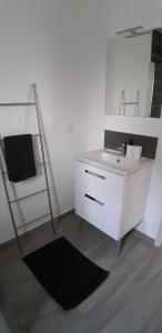 Maison de vacances Logement neuf 66 bis Route de Lussac 86300 Saint-Martin-la-Rivière -1