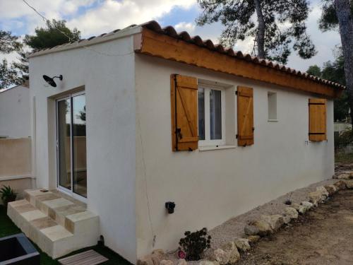 Maison de vacances Lou cigalou. Maisonnette à 1 min de la plage à pied Avenue de Varage 13920 Saint-Mitre-les-Remparts Provence-Alpes-Côte d\'Azur