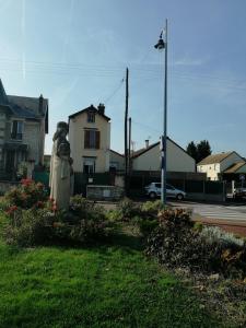LOUE MAISON ENTIÈRE PROPRE ! Endroit calm, à 5 minutes gare mantes la jolie
