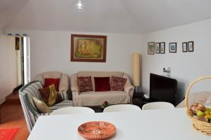 Loureiros Cottage, a Home in Madeira