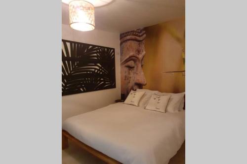 LOVE ROOM OUT OF TIME *JACUZZI*