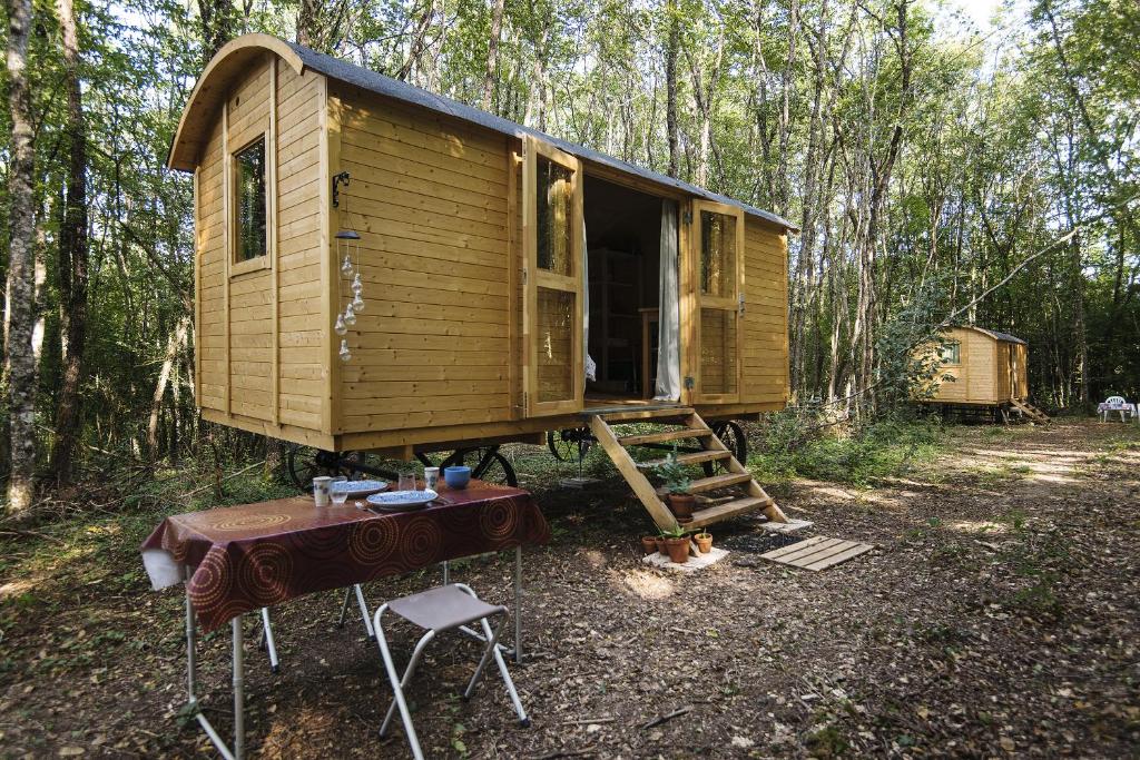 Maison de vacances Lovely 2-Bed shepherds hut in a Forest  89520 Sougères-en-Puisaye